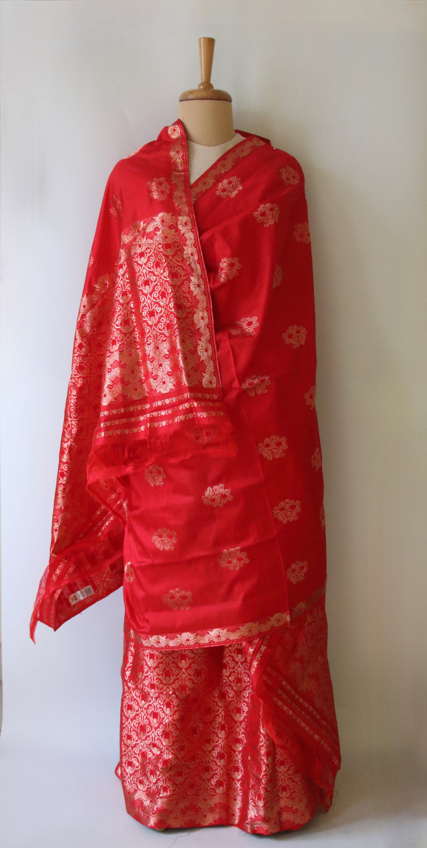 Red Handloom Mulberry Silk Mekhla Chador Set