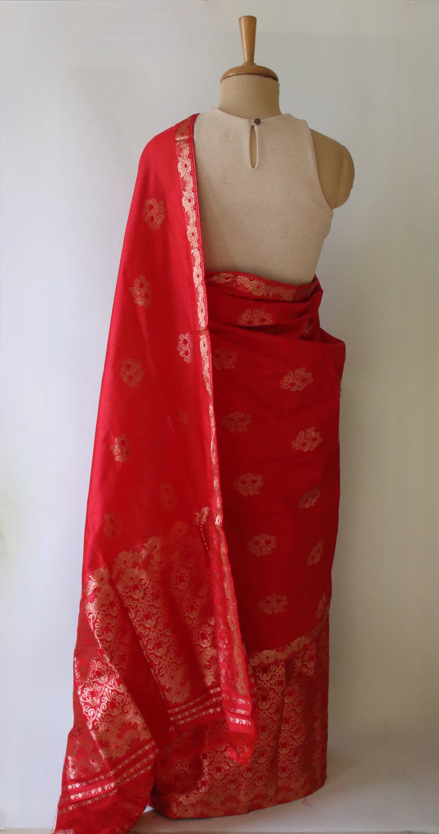 Red Handloom Mulberry Silk Mekhla Chador Set