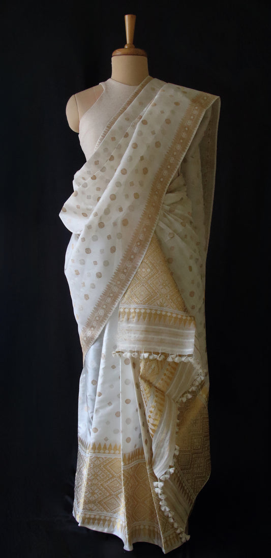 Natural Off White Colour Traditional Handloom Mulberry Silk Mekhla Chador Set