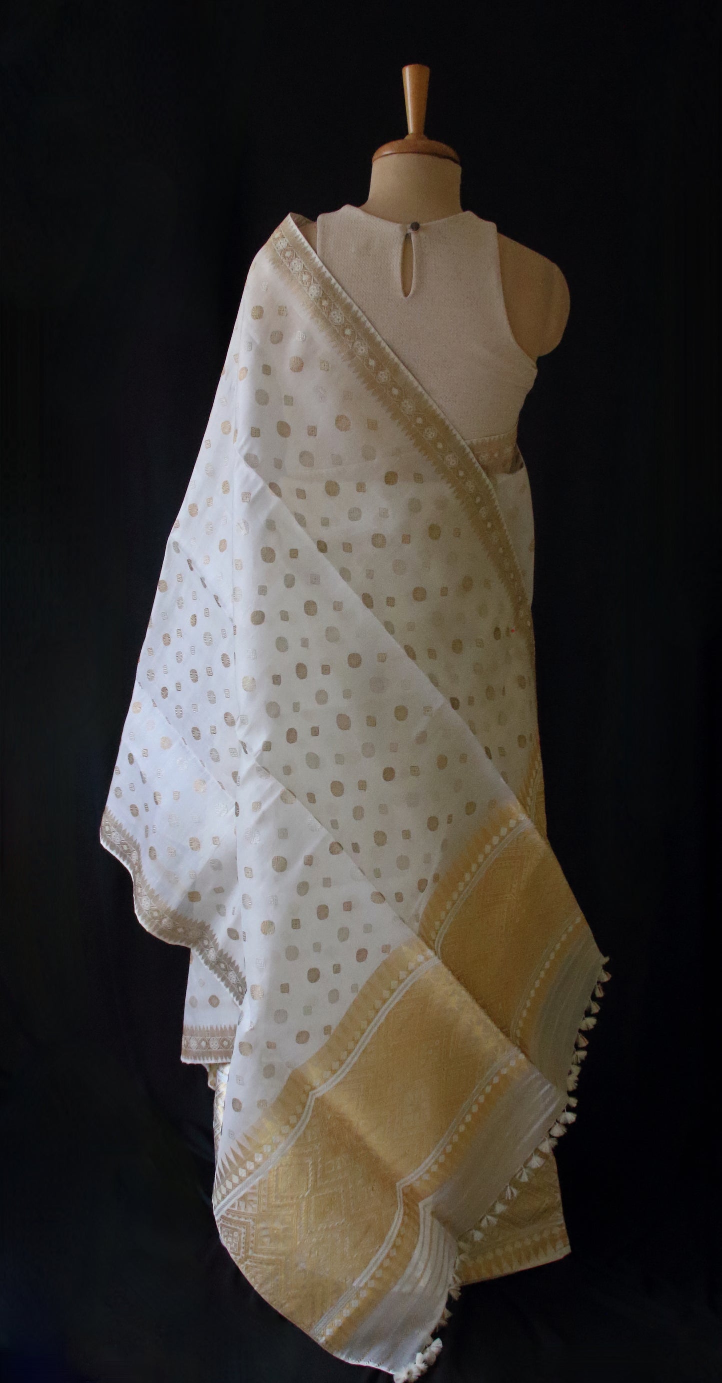 Natural Off White Colour Traditional Handloom Mulberry Silk Mekhla Chador Set