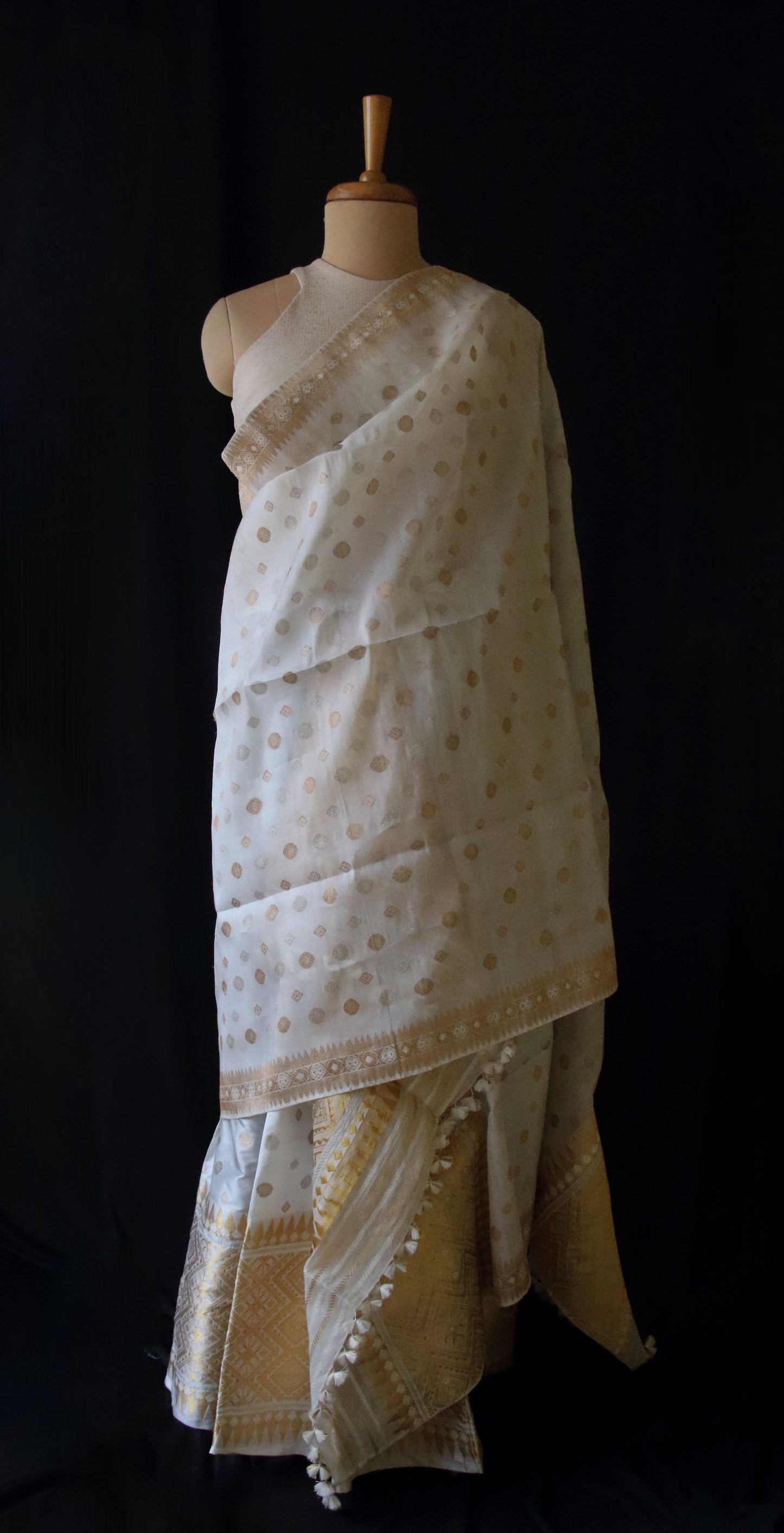 Natural Off White Colour Traditional Handloom Mulberry Silk Mekhla Chador Set