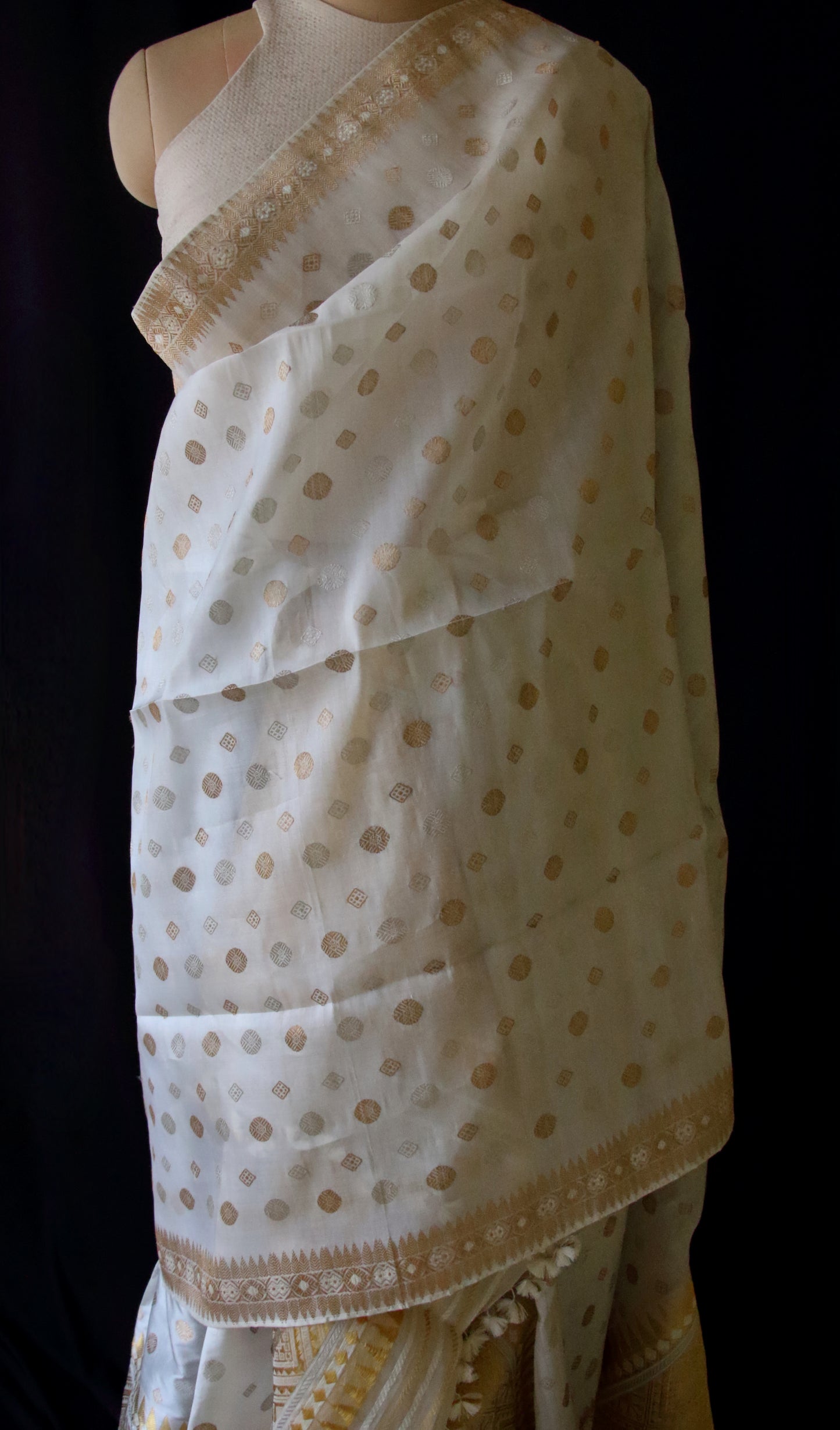 Natural Off White Colour Traditional Handloom Mulberry Silk Mekhla Chador Set