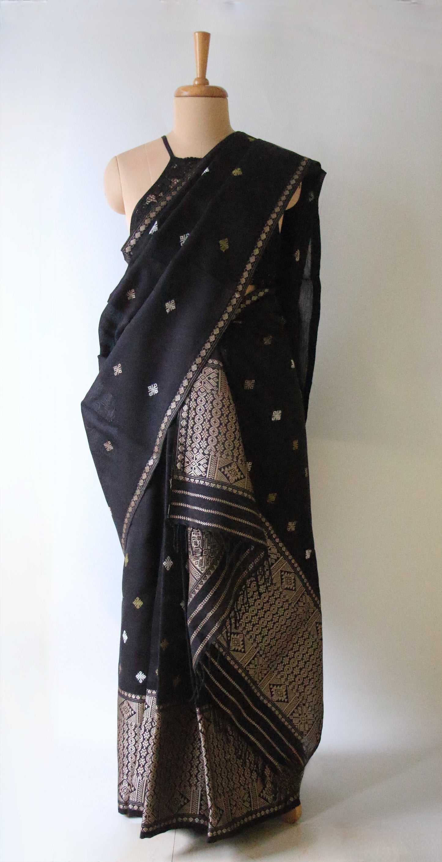 Dark Grey Cotton Silk Handloom Mekhela Chador Set from Assam