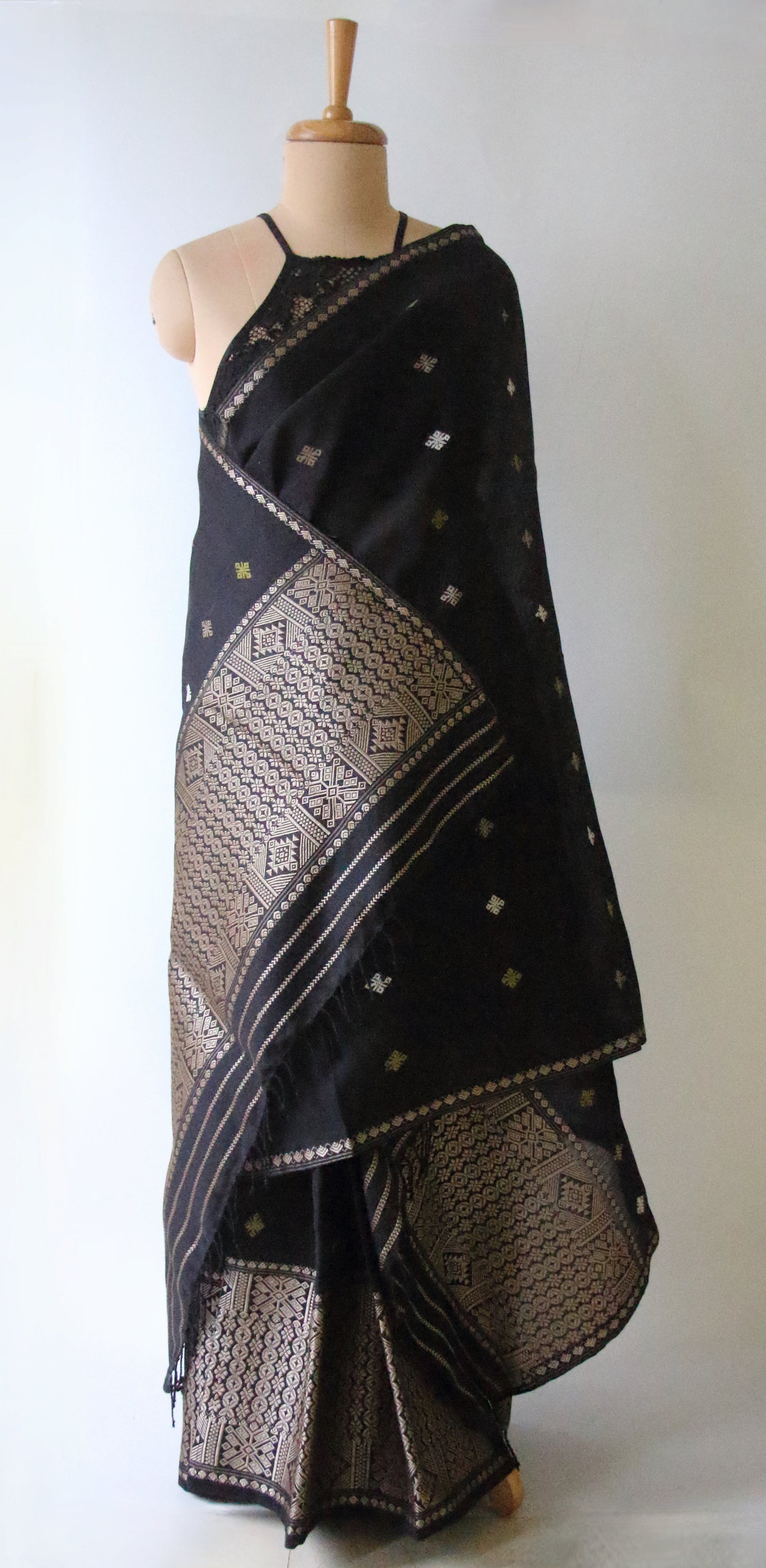 Dark Grey Cotton Silk Handloom Mekhela Chador Set from Assam