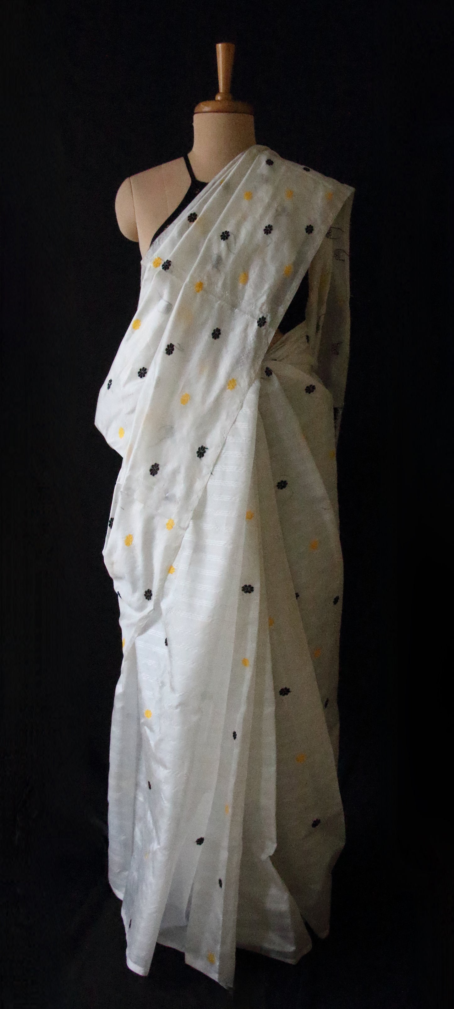 Natural White Handloom Silk Saree with chequered effect from Assam