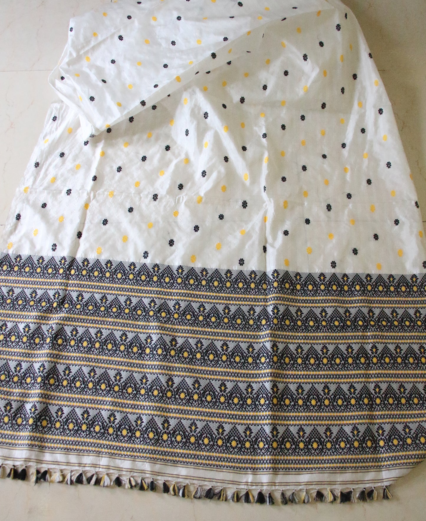 Natural White Handloom Silk Saree with chequered effect from Assam