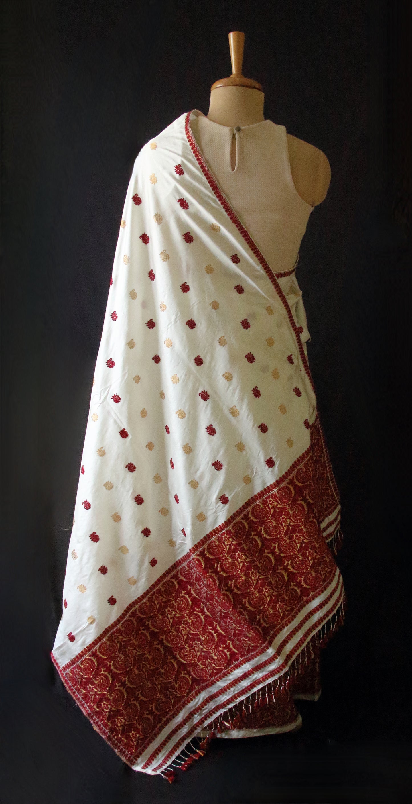 Natural White Traditional Handloom Mulberry Silk Mekhla Chador Set from Assam