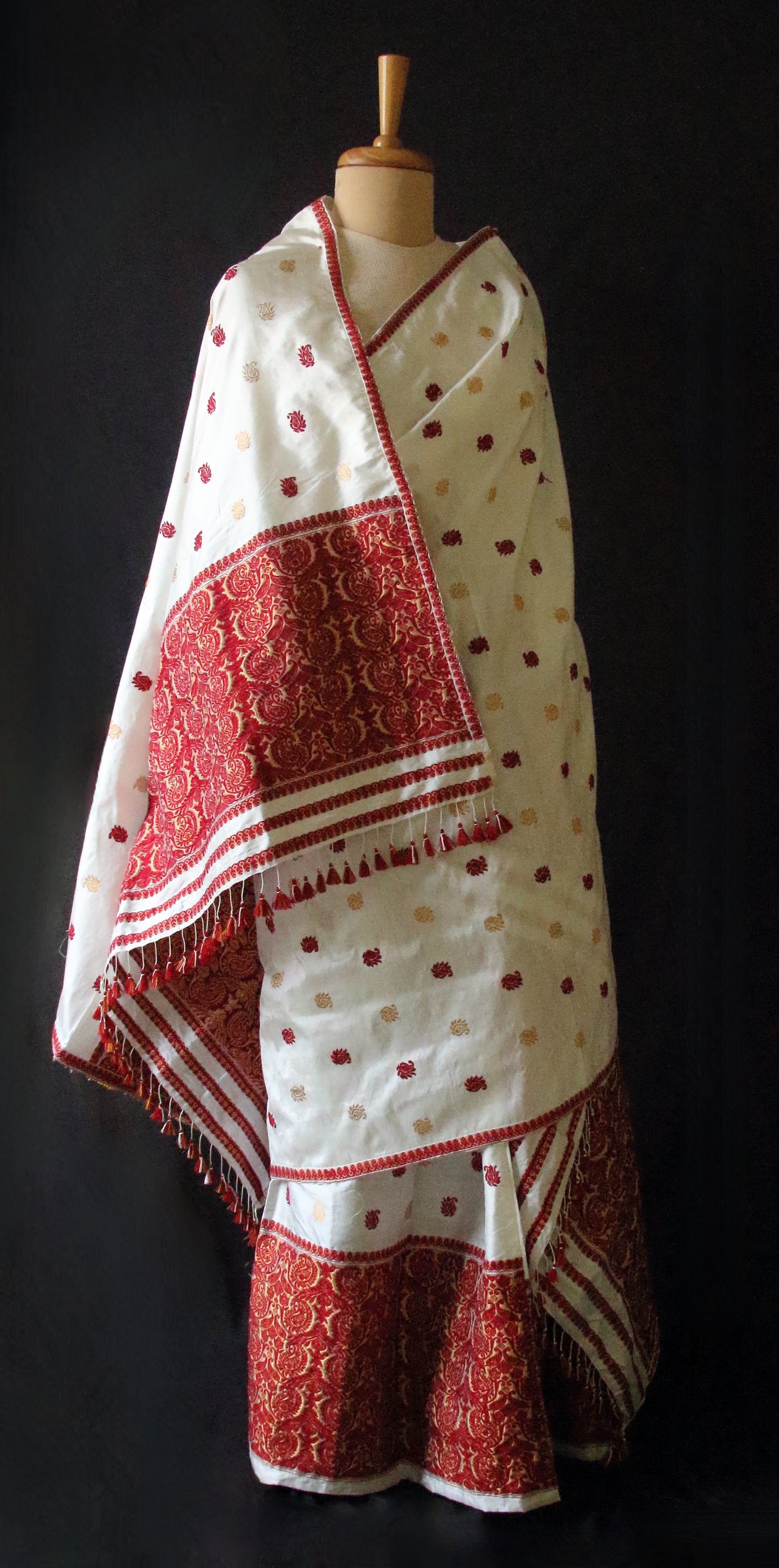 Natural White Traditional Handloom Mulberry Silk Mekhla Chador Set from Assam